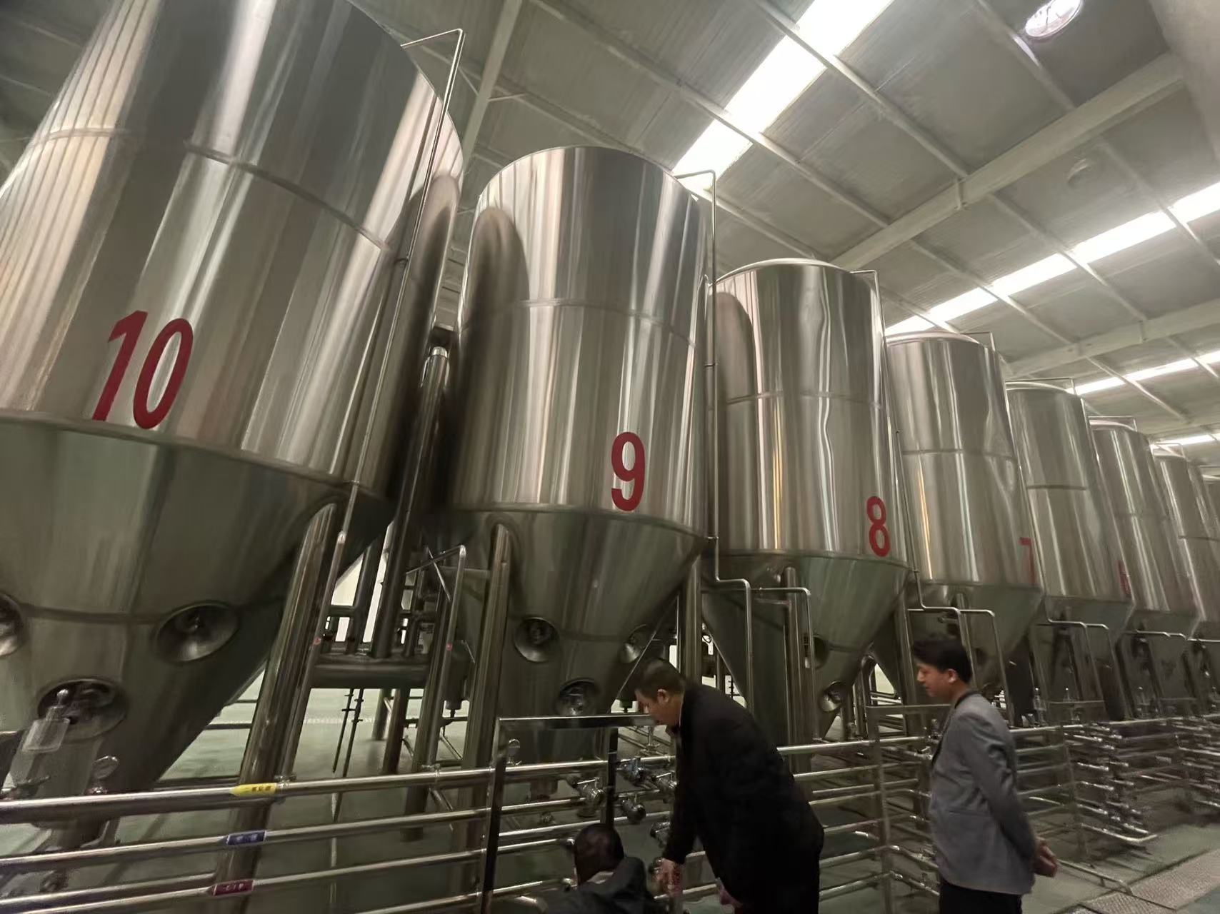 鄂托克前精酿啤酒设备厂—平面布置、设备设计、制造、调试、培训等一条龙服务